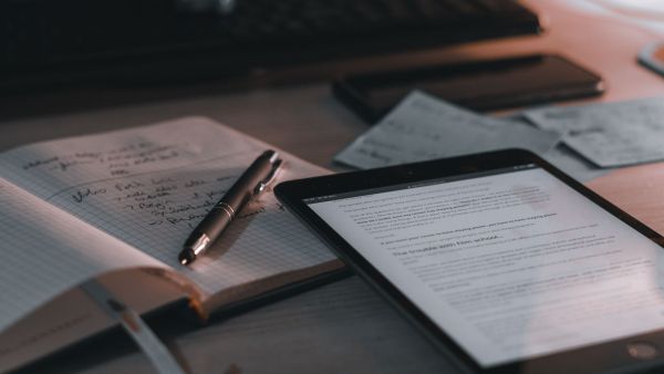 7 applications pour lire et écrire de la poésie
